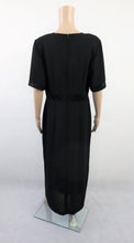 Lataa kuva Galleria-katseluun, Musta pitkä satiinisomisteinen mekko C40
