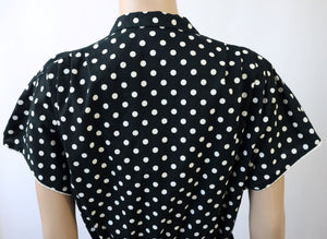 Mustavalkopilkullinen salsahelmainen mekko C40