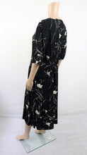 Lataa kuva Galleria-katseluun, Mustavalkoinen kuviollinen mekko D42