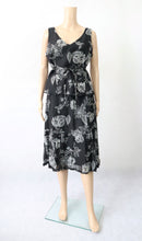Lataa kuva Galleria-katseluun, Ril&#39;s mustavalkoinen kukkakuvioinen mekko 38