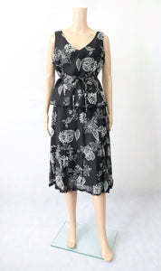 Ril's mustavalkoinen kukkakuvioinen mekko 38