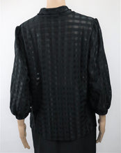 Lataa kuva Galleria-katseluun, Musta puhvihihainen pusero solmittavalla kauluksella D40