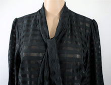 Lataa kuva Galleria-katseluun, Musta puhvihihainen pusero solmittavalla kauluksella D40