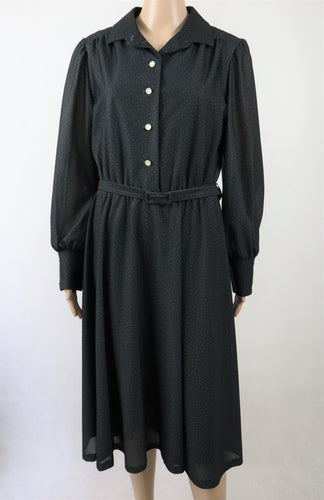 Soili-tuote vintage mustavalkoinen pilkullinen takkimekko puhvihihoilla