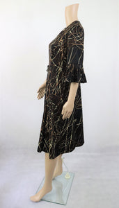Ruskea kuviollinen frillahihainen mekko D38