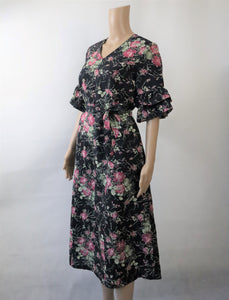 Kukkakuvioinen röyhelöhihainen mekko D40