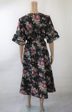 Lataa kuva Galleria-katseluun, Kukkakuvioinen röyhelöhihainen mekko D40