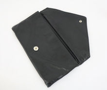 Lataa kuva Galleria-katseluun, Musta kädessä kannettava kirjekuorimallinen laukku