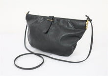 Lataa kuva Galleria-katseluun, Three bags musta vintage pussukkamallinen olkalaukku