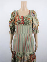 Lataa kuva Galleria-katseluun, Kuviollinen frillahihainen ja salsahelmainen mekko 38 (XS/S)