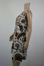 Lataa kuva Galleria-katseluun, Ruskea-valkoinen kukkakuvioinen mekko 40